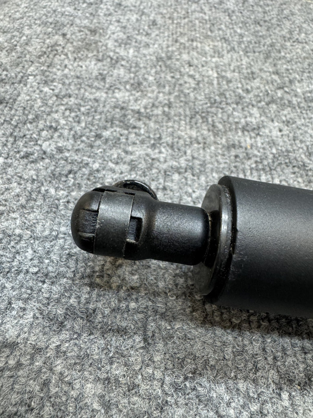 2020 - 2024 TESLA MODEL Y RIGHT LIFGATE TRUNK STRUT SHOCK SUPPORT OEM 150060200A