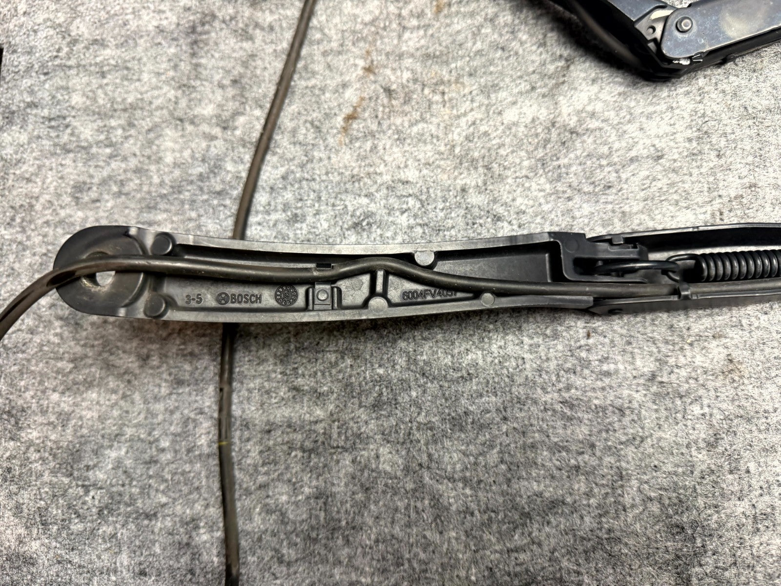 ♦️2017–2023 TESLA MODEL 3 FRONT RIGHT & LEFT WINDSHEILD WIPER OEM, 6004FV4057