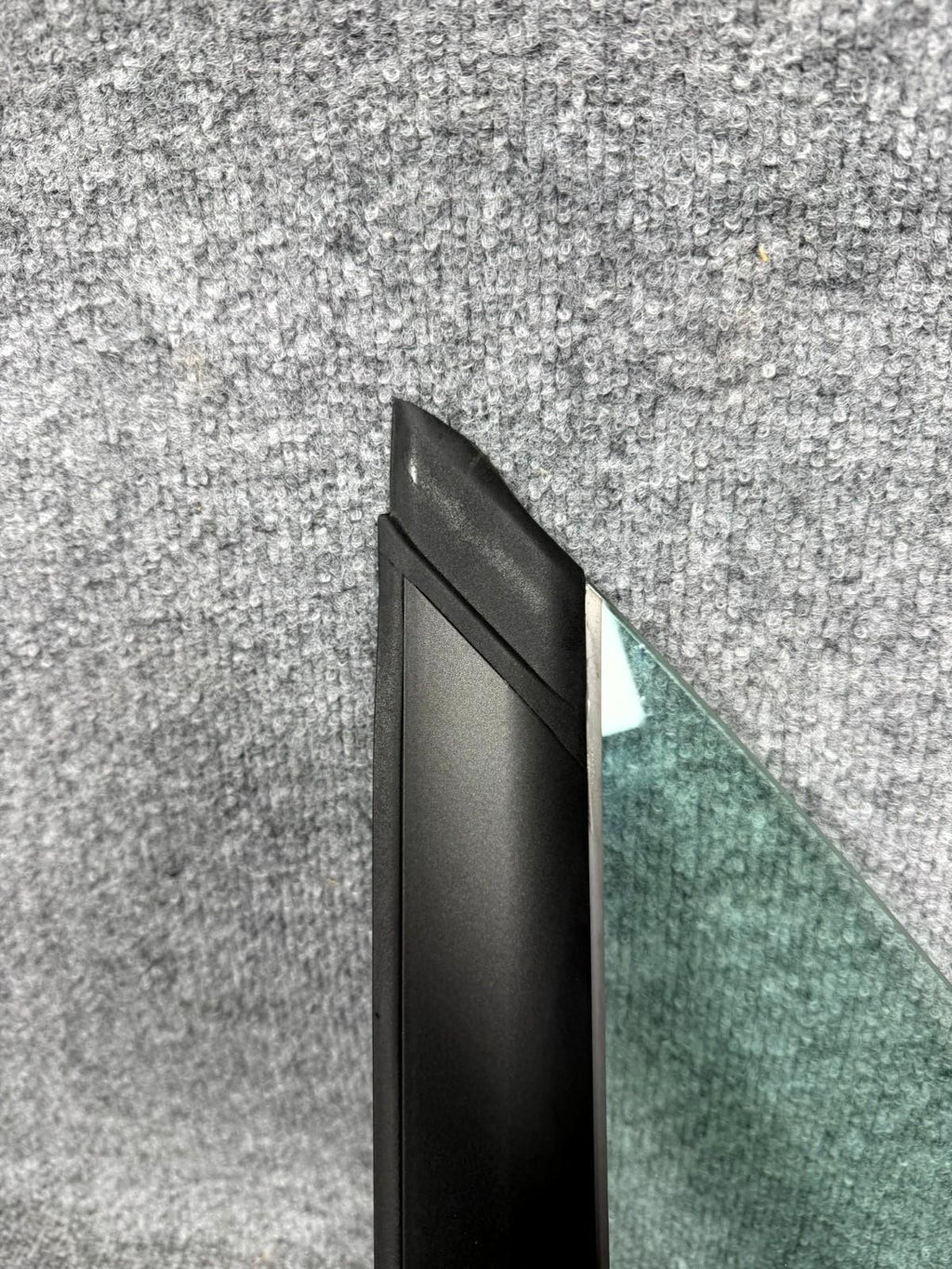 ♦️17-23 Tesla Model 3 Left Side Quarter Corner Glass Vent Window OEM, 43R-004530