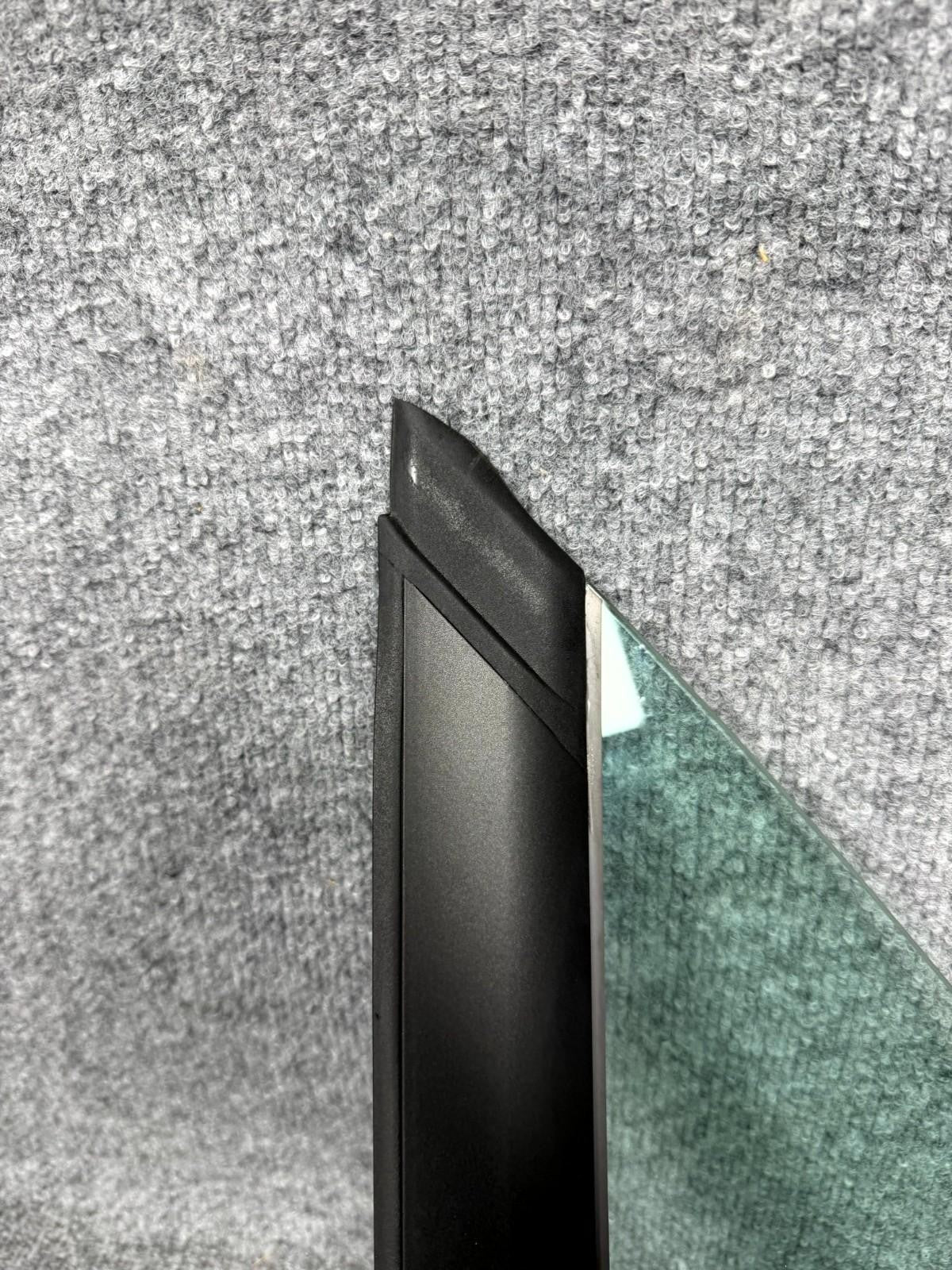 ♦️17-23 Tesla Model 3 Left Side Quarter Corner Glass Vent Window OEM, 43R-004530