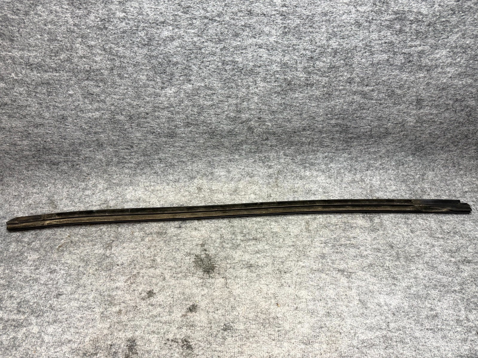 ♦️2017–2023 TESLA MODEL 3 REAR LEFT DOOR WINDOW BELT MOLDING OEM, 1080745-00-F
