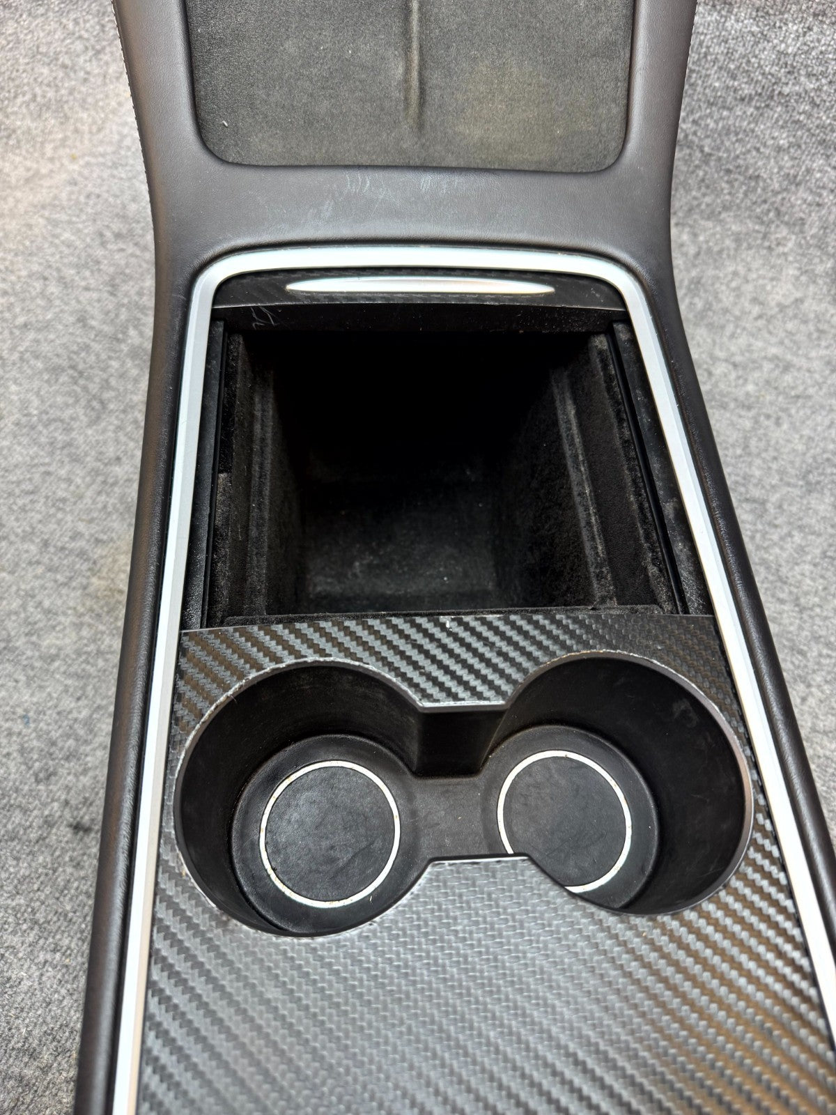 2020 - 2024 TESLA MODEL Y CENTER CONSOLE ARMREST CUPHOLDERS OEM, 1755501-70-C