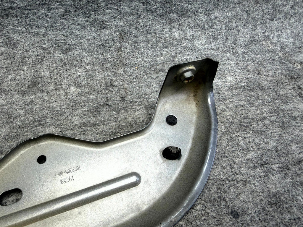 ♦️17-23 TESLA MODEL 3 FRONT RIGHT SIDE FENDER SUPPORT BRACKET OEM, 1092305-00-B