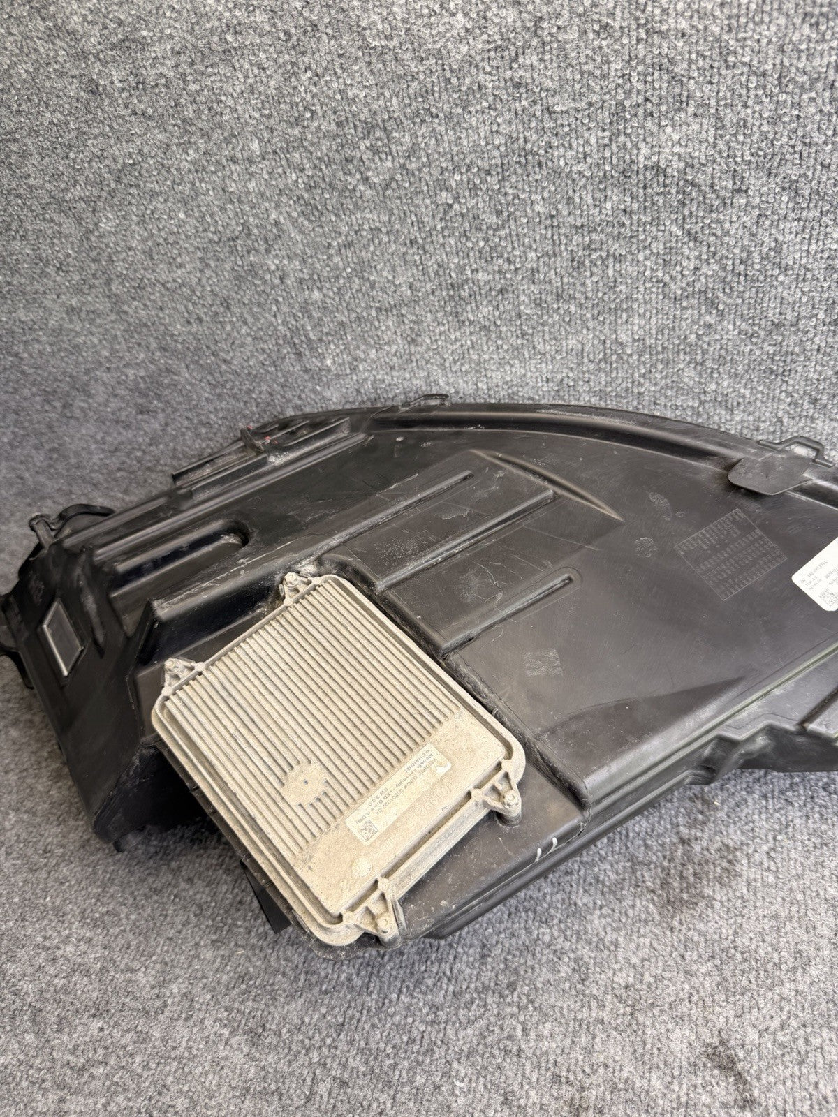 OEM  2016-2020 Tesla Model S Right Passenger Side Headlight 1053571-00-B