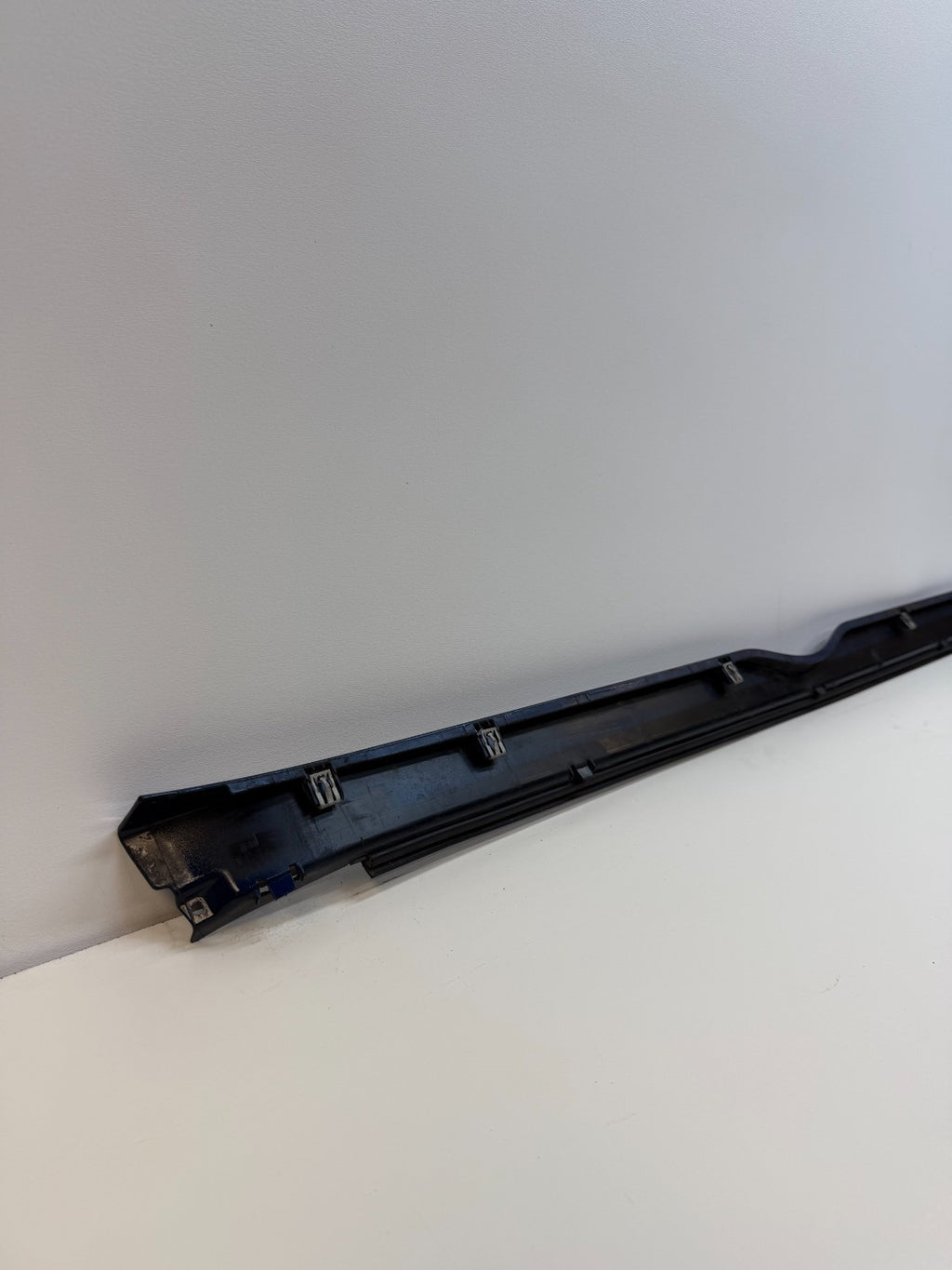 2012-25 Model S Passenger Rocker Skirt Molding Scuff Panel Right RH 1012217-00-F