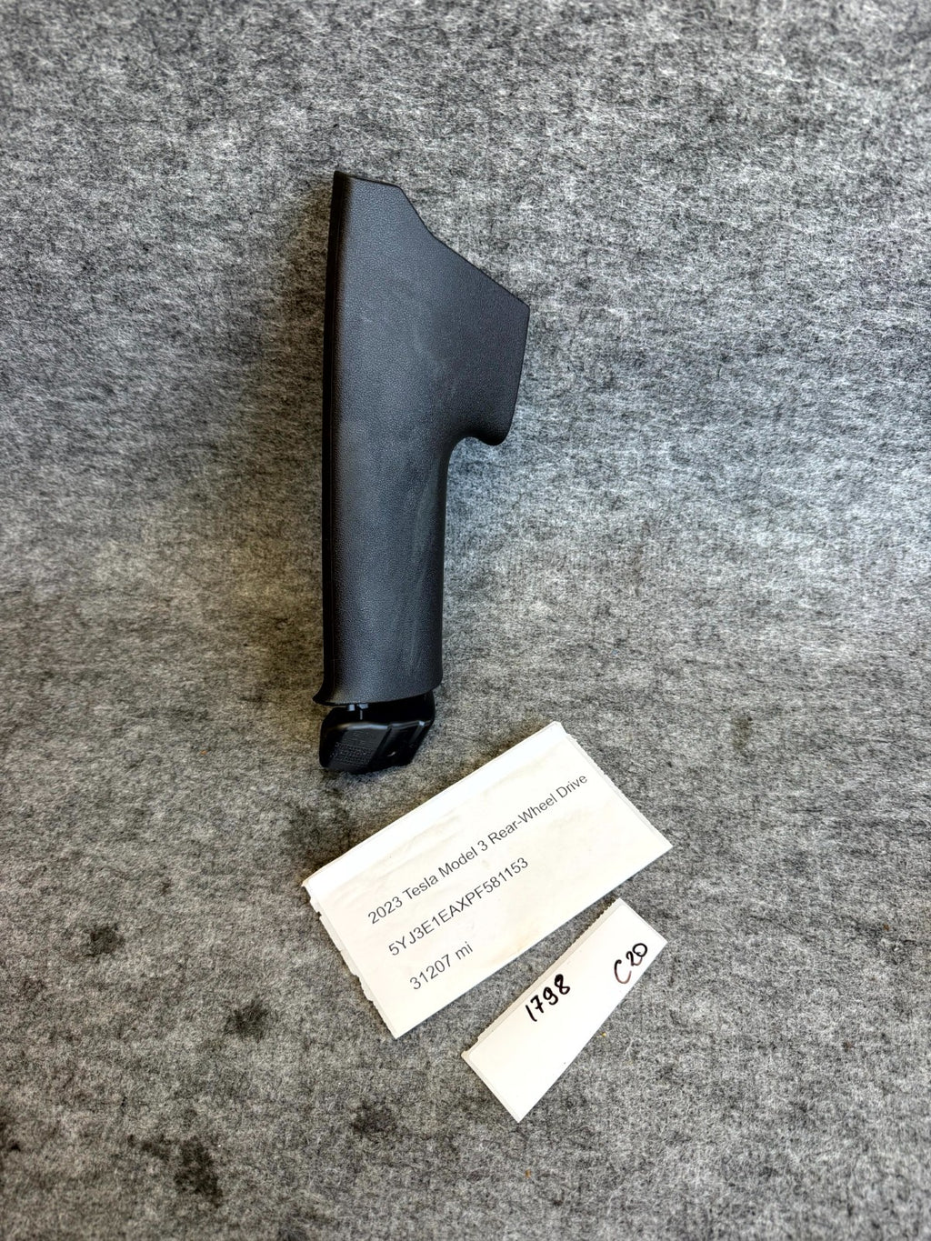 ♦️17–23 TESLA MODEL 3 REAR LEFT SIDE UPPER C PILLAR COVER TRIM OEM, 1086273-00-H