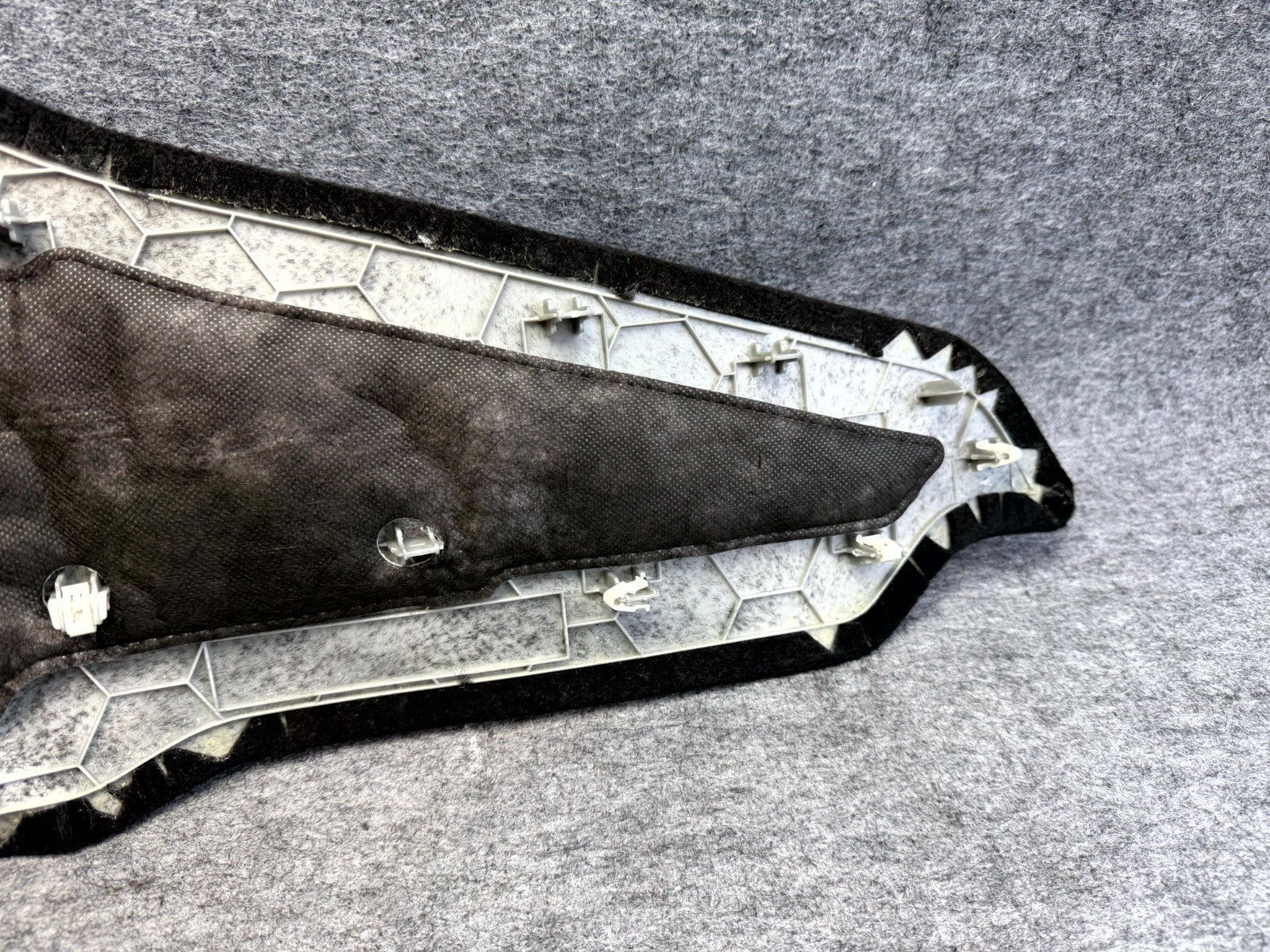 ♦️17-23 TESLA MODEL 3 FRONT RIGHT CENTER CONSOLE CARPET TRIM OEM, 1086816-00-G
