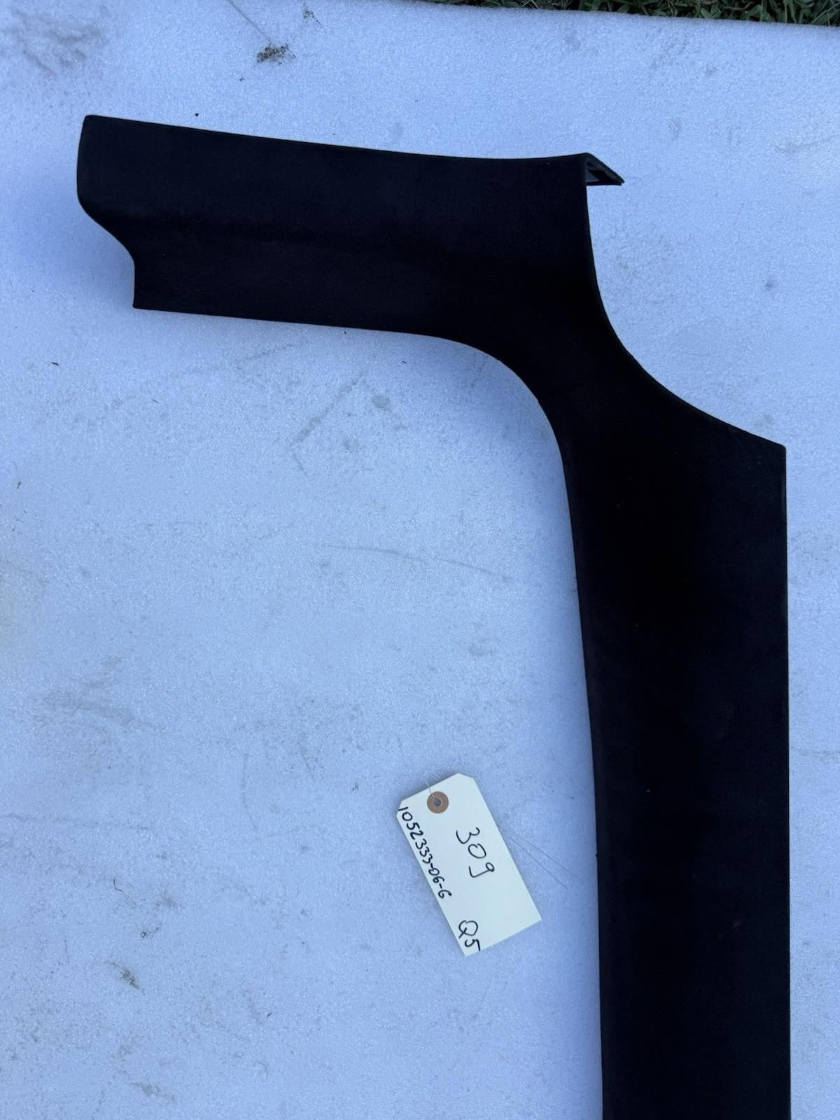 ♦️16-20 TESLA MODEL X REAR LEFT FALCON DOOR LOWER GARNISH TRIM OEM, 1052333-06-G