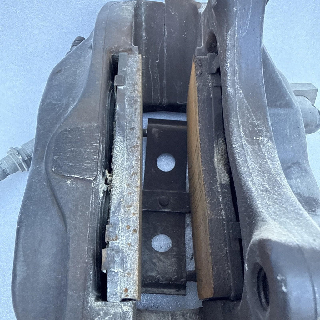 12-20 TESLA MODEL S FRONT RIGHT SIDE BRAKE CALIPER BREMBO OEM 1042640-00-E