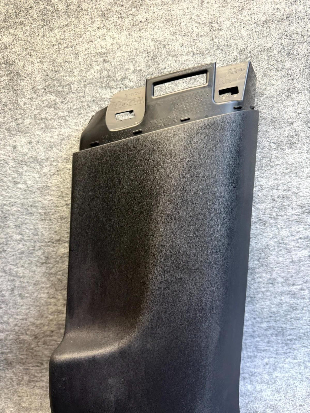 ♦️2017-2023 TESLA MODEL 3 RIGHT LOWER B-PILLAR TRIM COVER PANEL OEM 1086299-80-H