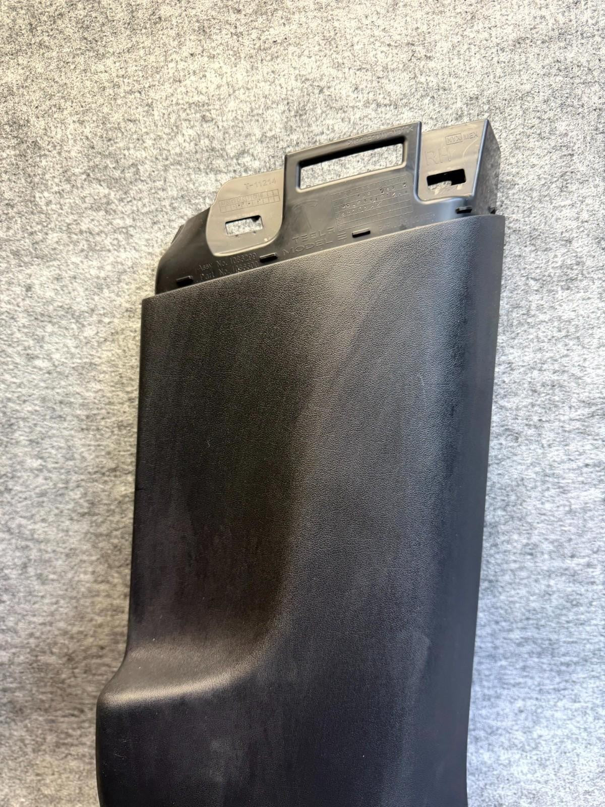 ♦️2017-2023 TESLA MODEL 3 RIGHT LOWER B-PILLAR TRIM COVER PANEL OEM 1086299-80-H