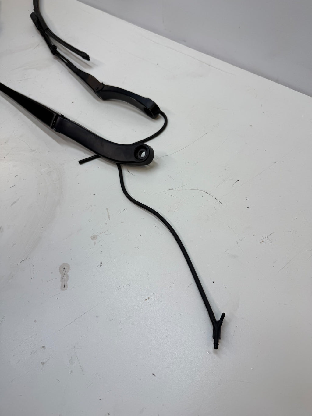 20-24 TESLA MODEL Y FRONT WINDSHIELD LEFT RIGHT WIPER ARM W/ BLADE SET 97036203