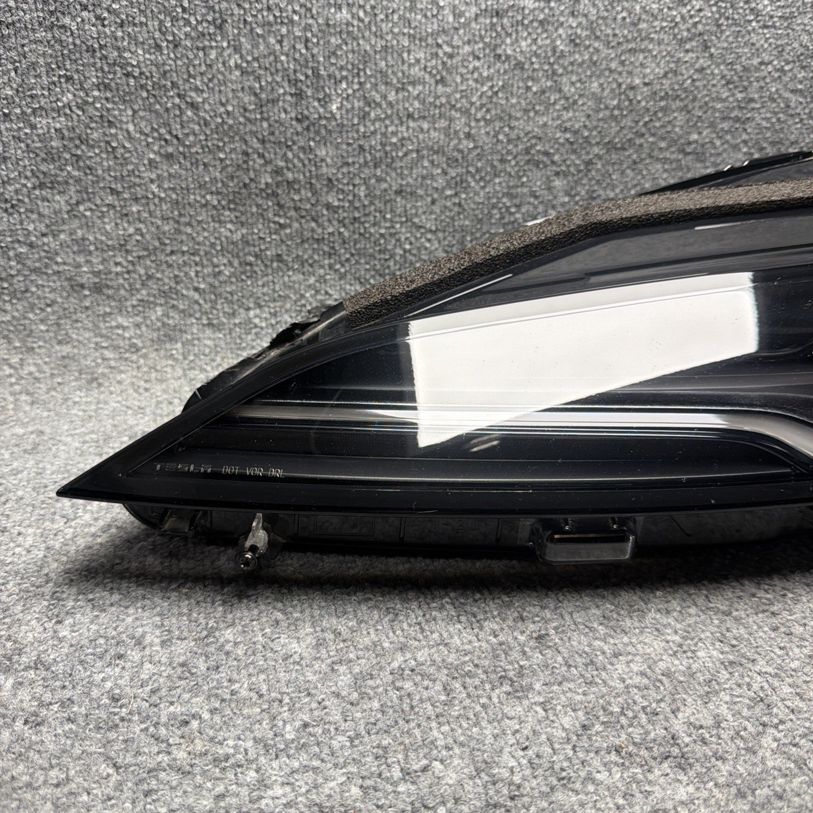 2024-2025 TESLA MODEL 3 HEADLIGHT OEM LEFT LH DRIVER SIDE LED 1694086-00-G