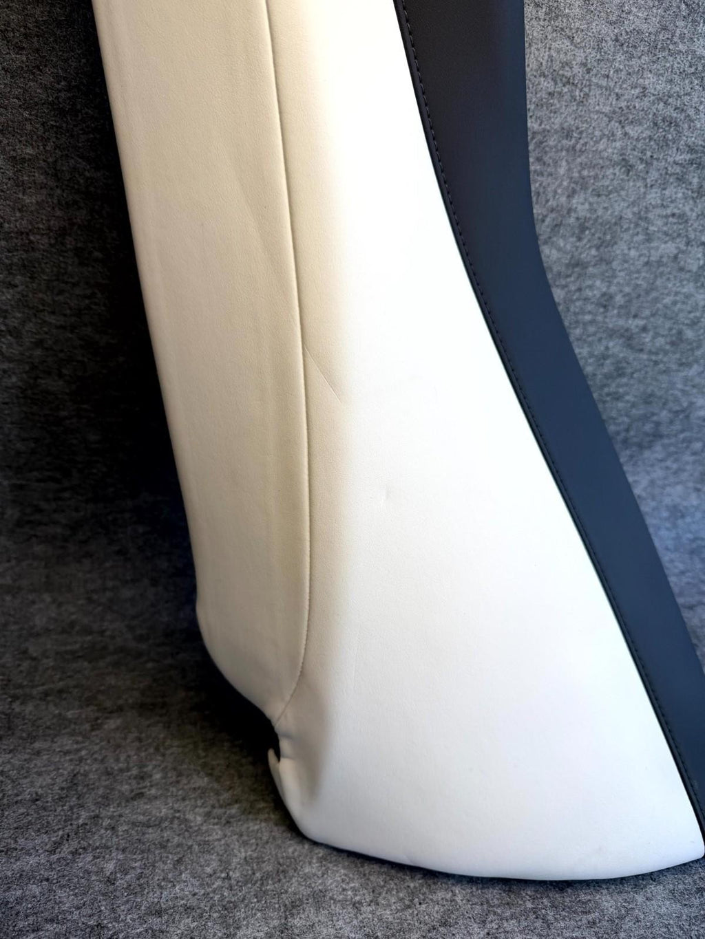 ♦️2017-2023 TESLA MODEL 3 REAR LEFT 2ND ROW SEAT BOLSTER COVER OEM, 1096027-02-I