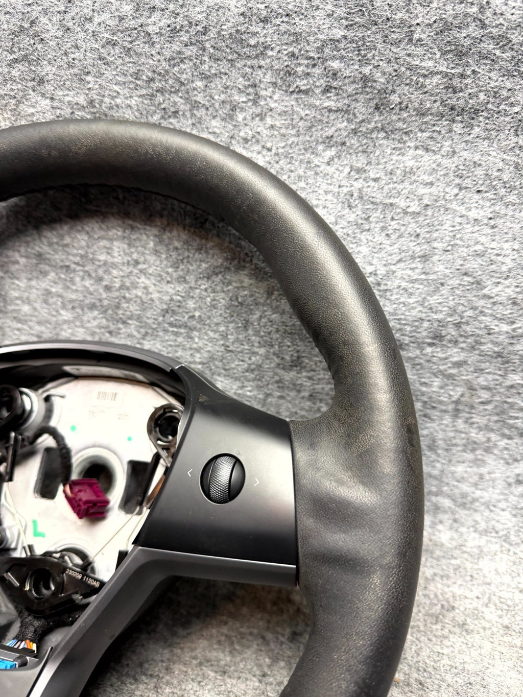 ♦️17-23 TESLA MODEL 3 STEERING WHEEL LEATHER W/ CONTROL SWITCH OEM, 1490214-00-B