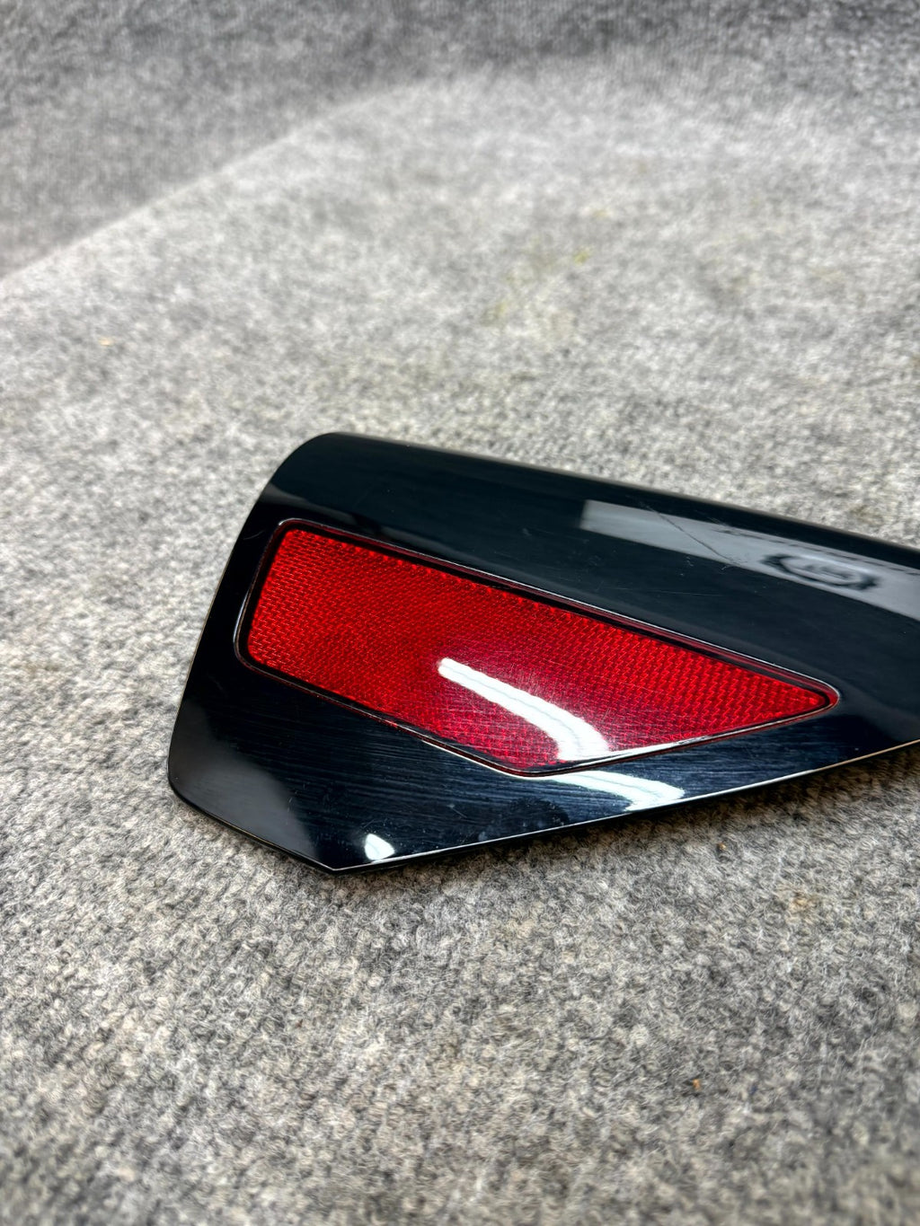 2017–2023 TESLA MODEL 3 RIGHT TAIL LIGHT REFLECTOR COVER TRIM OEM, 1100781-99-D