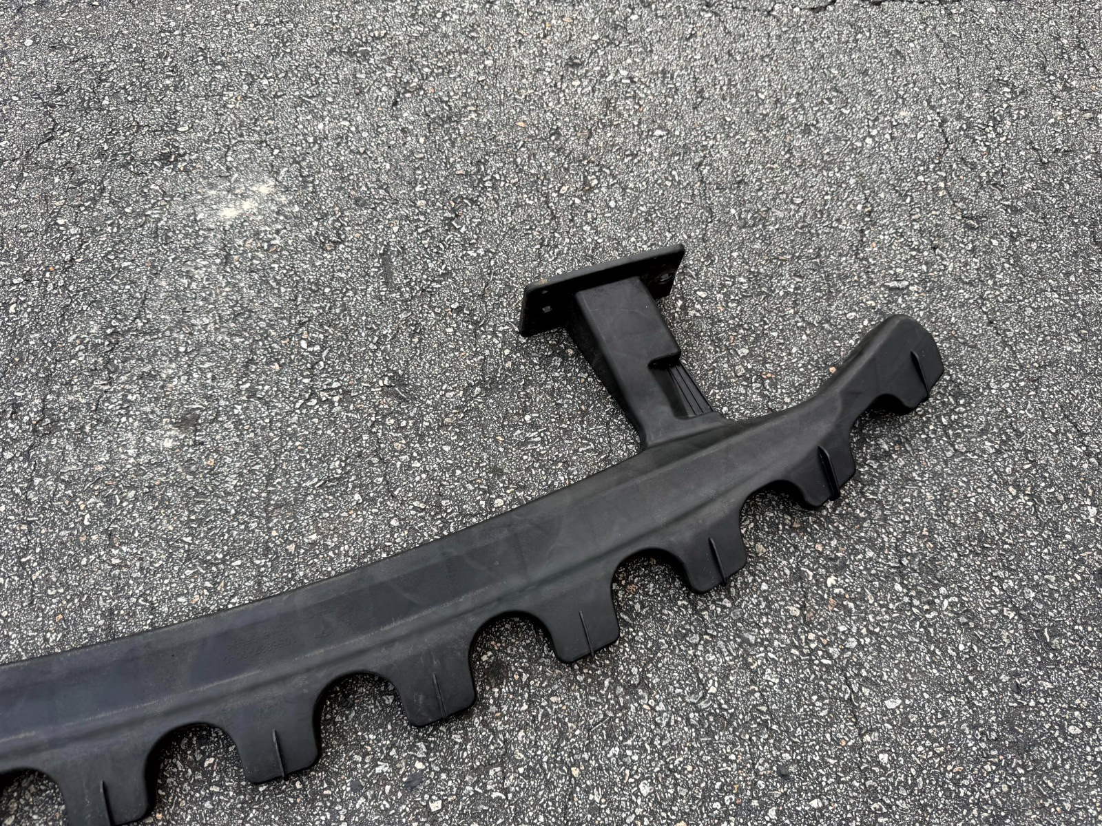 ♦️12-20 TESLA MODEL S FRONT BUMPER REINFORCEMENT ANKLE CATCHER OEM, 1056837-00-C