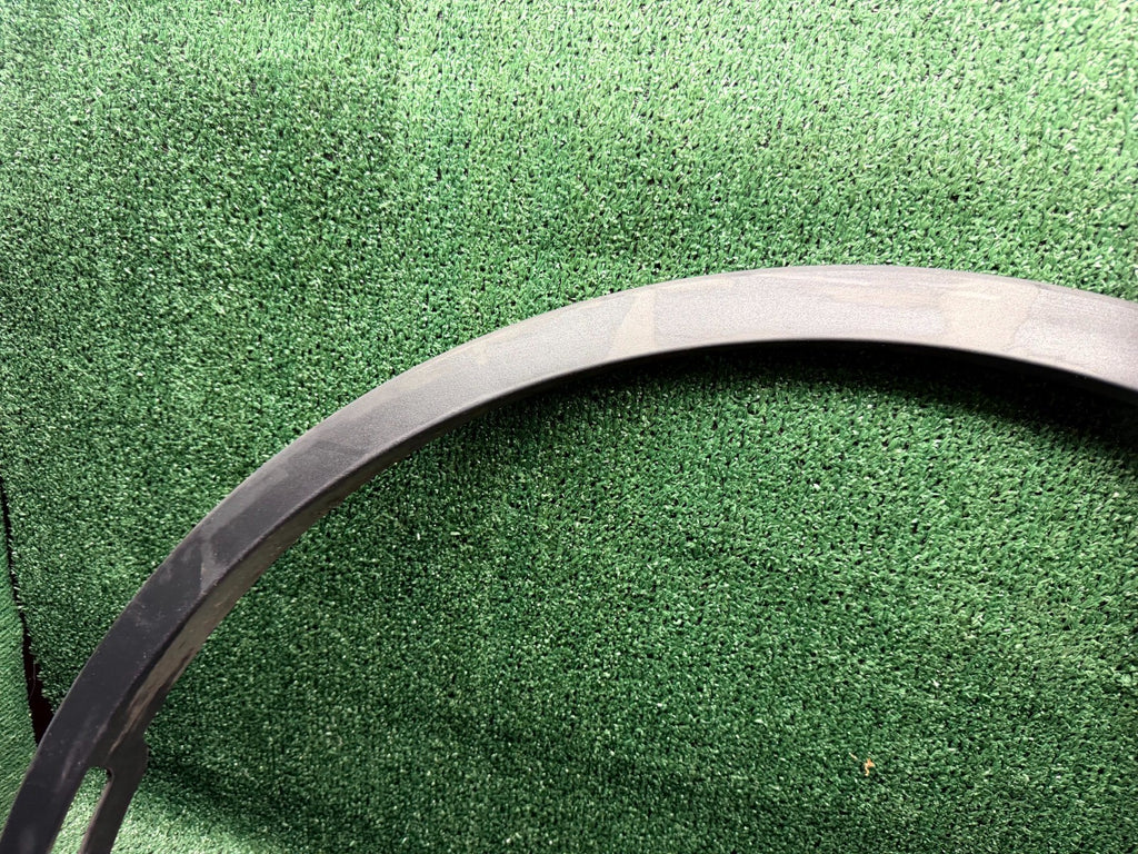 ♦️2020 - 2024 TESLA MODEL Y FRONT LEFT SIDE WHEEL FLARE GARNISH OEM 1494161-00-B