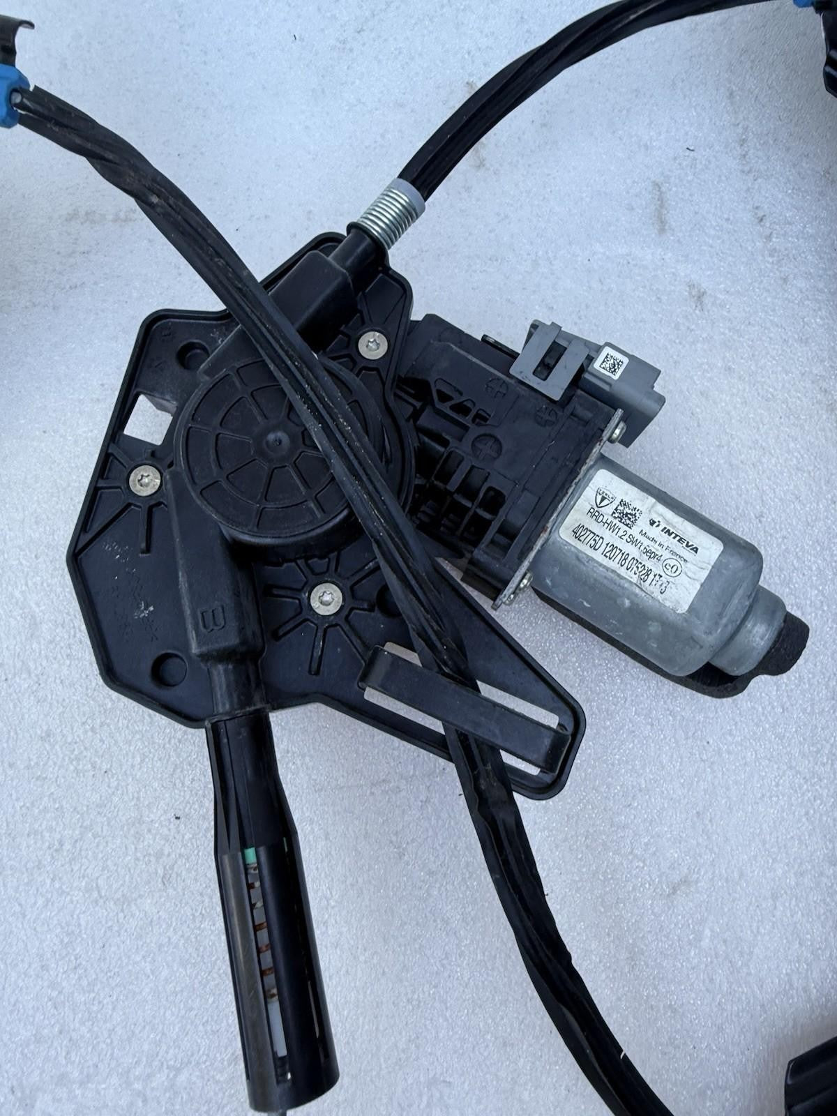 ♦️16-20 TESLA MODEL X REAR RIGHT SIDE DOOR WINDOW REGULATOR MOTOR OEM,102882199E