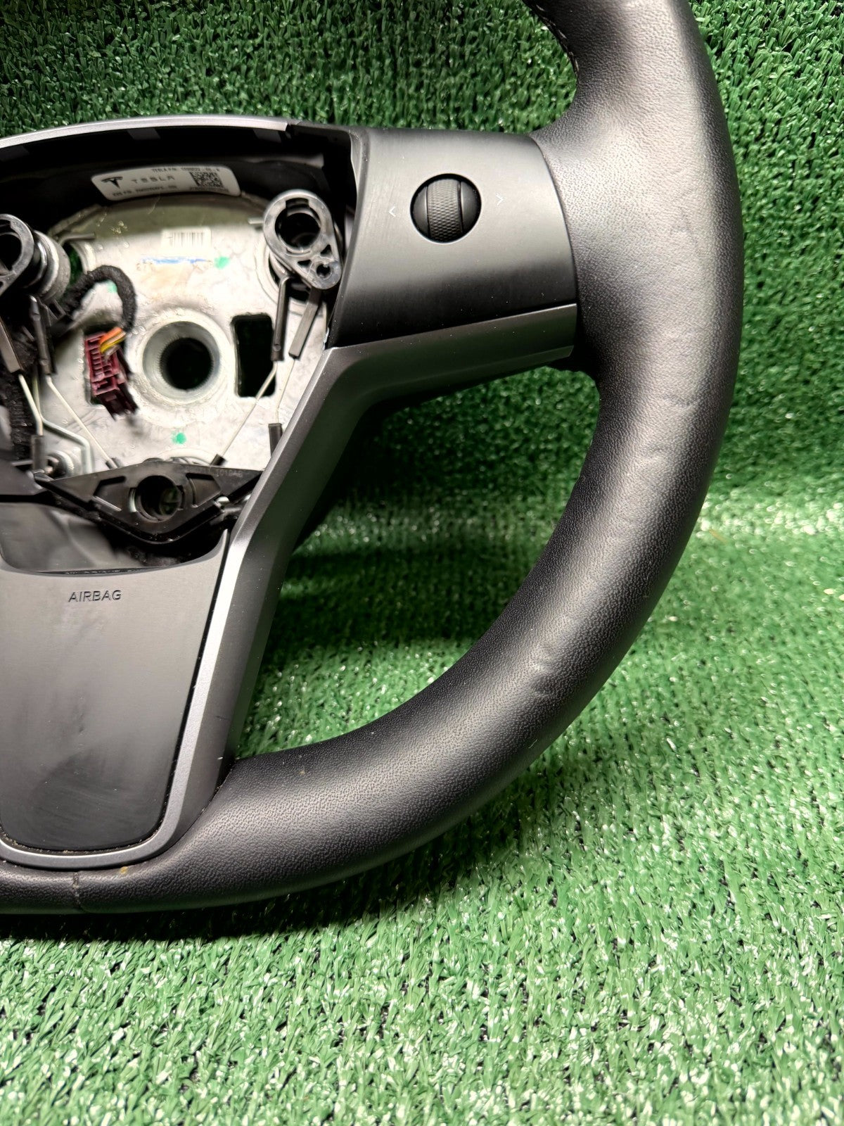♦️2020-2025 TESLA MODEL Y LEFT SIDE STEERING WHEEL LEATHER OEM, 1490214-00-B