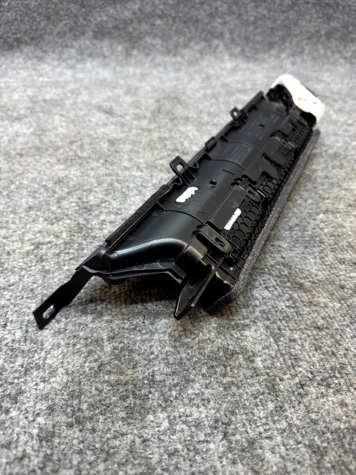 2017–2023 TESLA MODEL 3 FRONT RIGHT AIR VENT GRILLE COVER TRIM OEM, 1083325-00-G