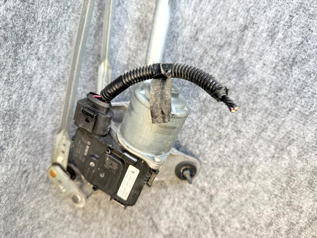 ♦️17-23 TESLA MODEL 3 FRONT WINDSHIELD WIPER MOTOR LINKAGE OEM, 1076725-00-F