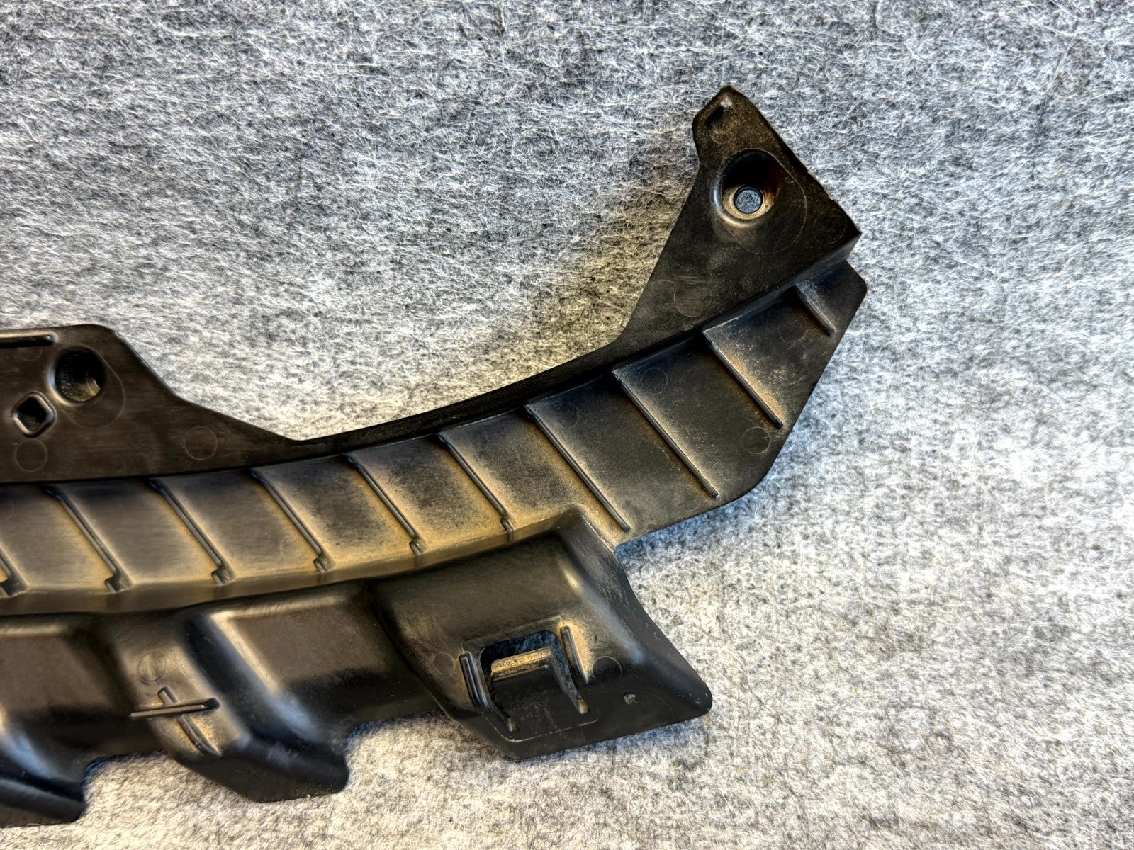 ♦️2017–2023 TESLA MODEL 3 FRONT RIGHT HEADLIGHT BUMPER BRACKET OEM, 1453376-00-A