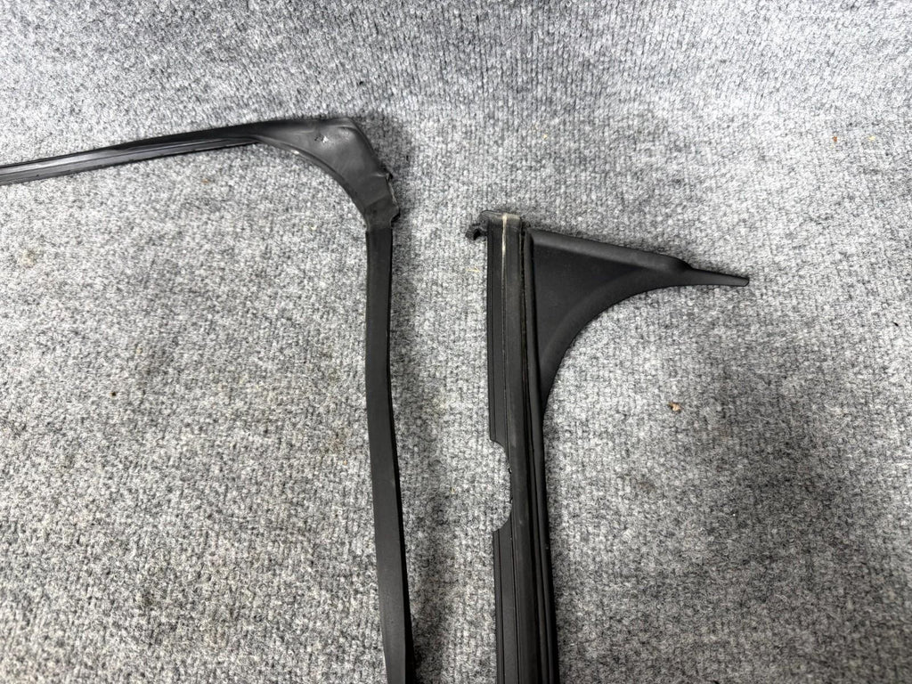 2016-2023 Tesla Model X Right Side B Pillar WeatherStrip Seal OEM, 1032152-00-C
