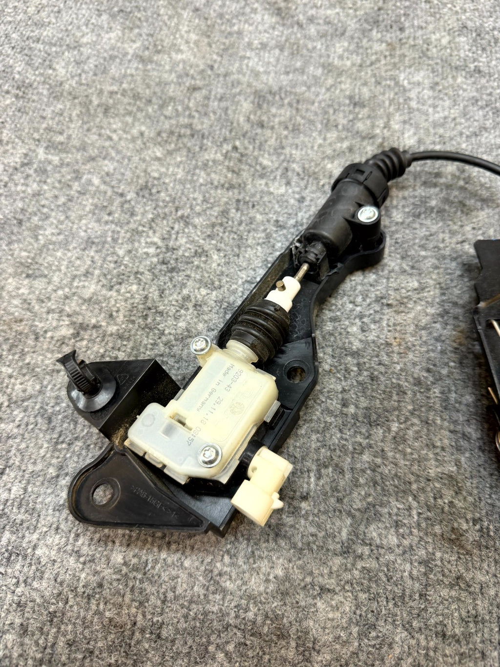 2020 - 2024 TESLA MODEL Y FRONT HOOD LATCH LOCK MECHANISM OEM, 1033011-00-G