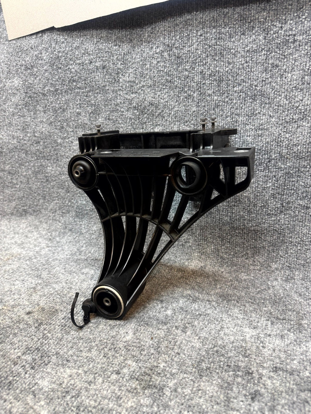 17-23 TESLA MODEL 3 AIR CONDITIONING COMPRESSOR PUMP MOUNT BRACKET OEM,166701400