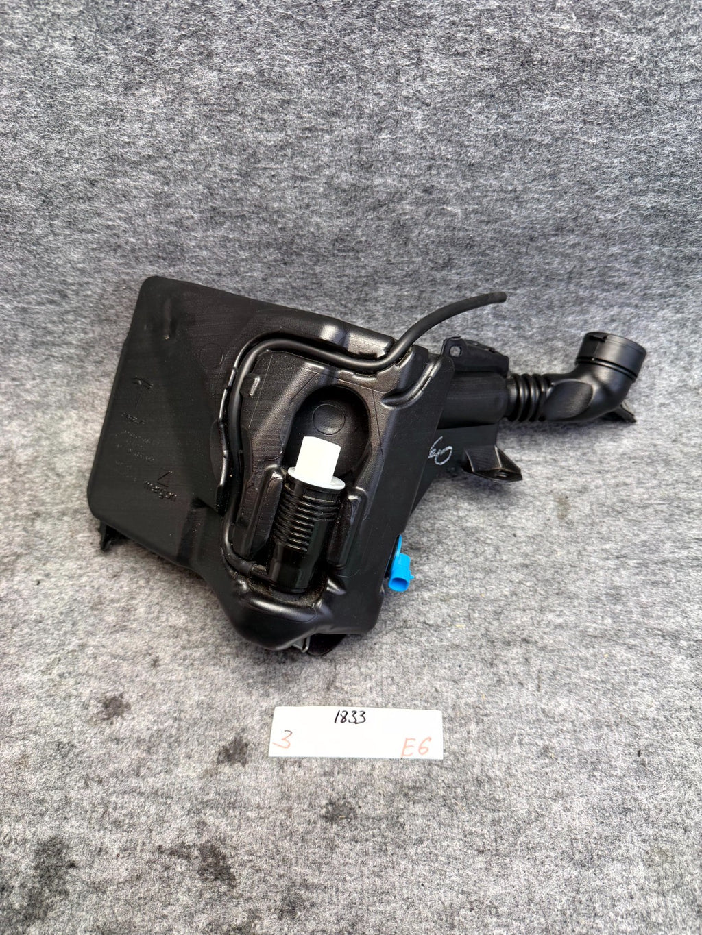♦️17-23 TESLA MODEL 3 WINDSHIELD WIPER WASHER FLUID RESERVOIR TANK OEM,109606200