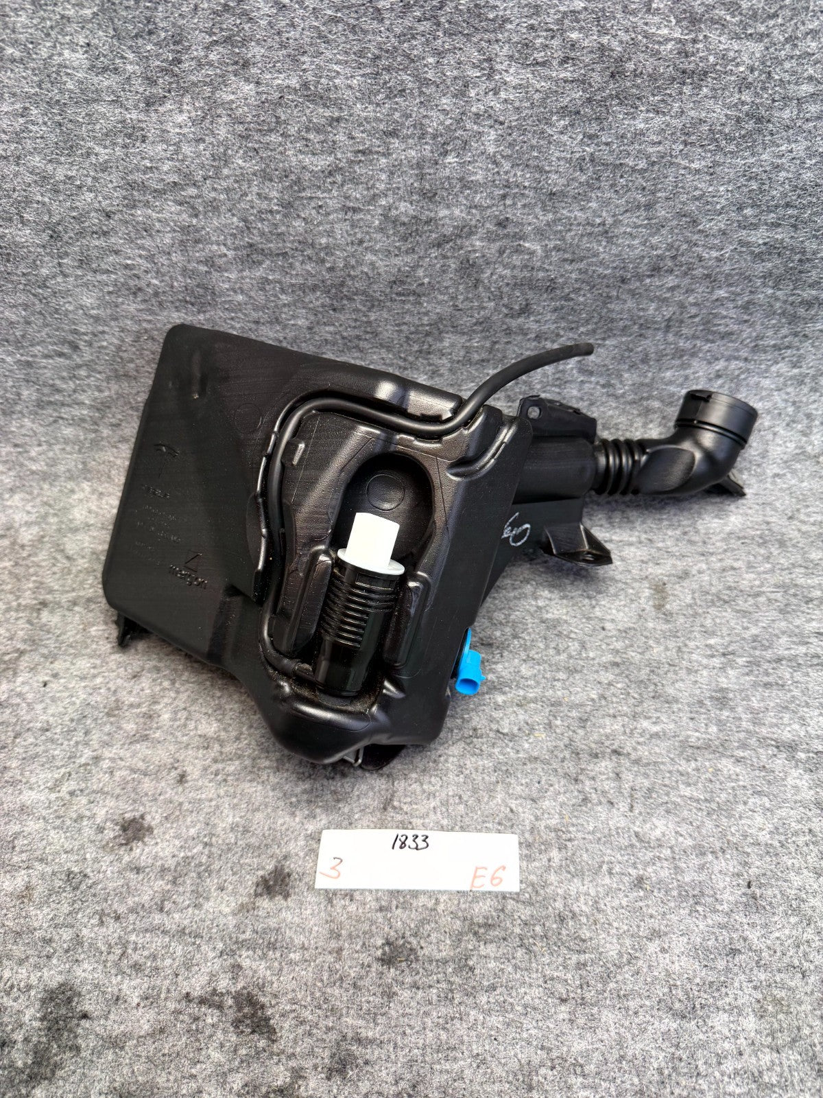 ♦️17-23 TESLA MODEL 3 WINDSHIELD WIPER WASHER FLUID RESERVOIR TANK OEM,109606200