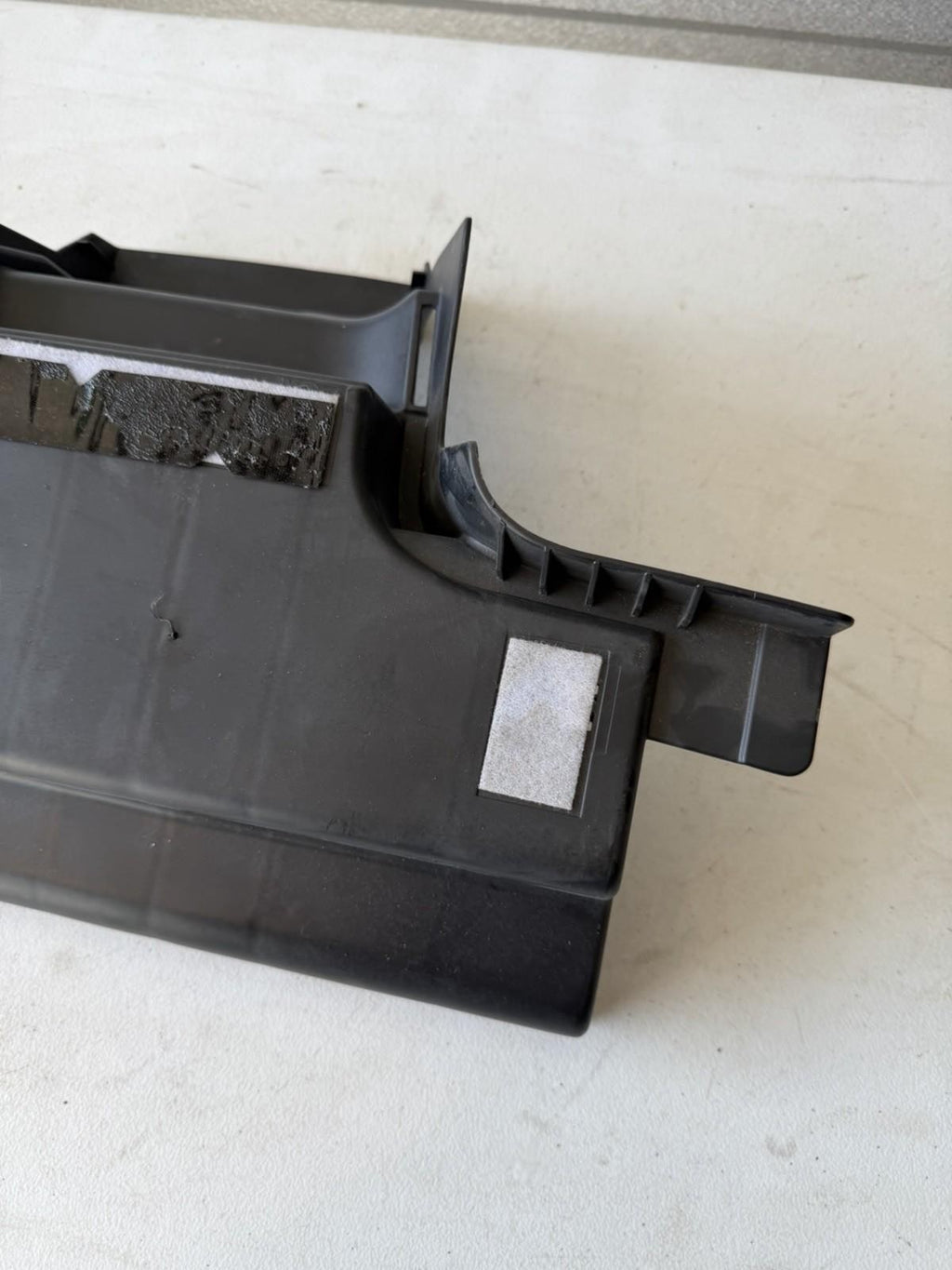 ♦️17-23 TESLA MODEL 3 LEFT SIDE TRUNK LOAD FLOOR WING BRACKET OEM, 147096700B