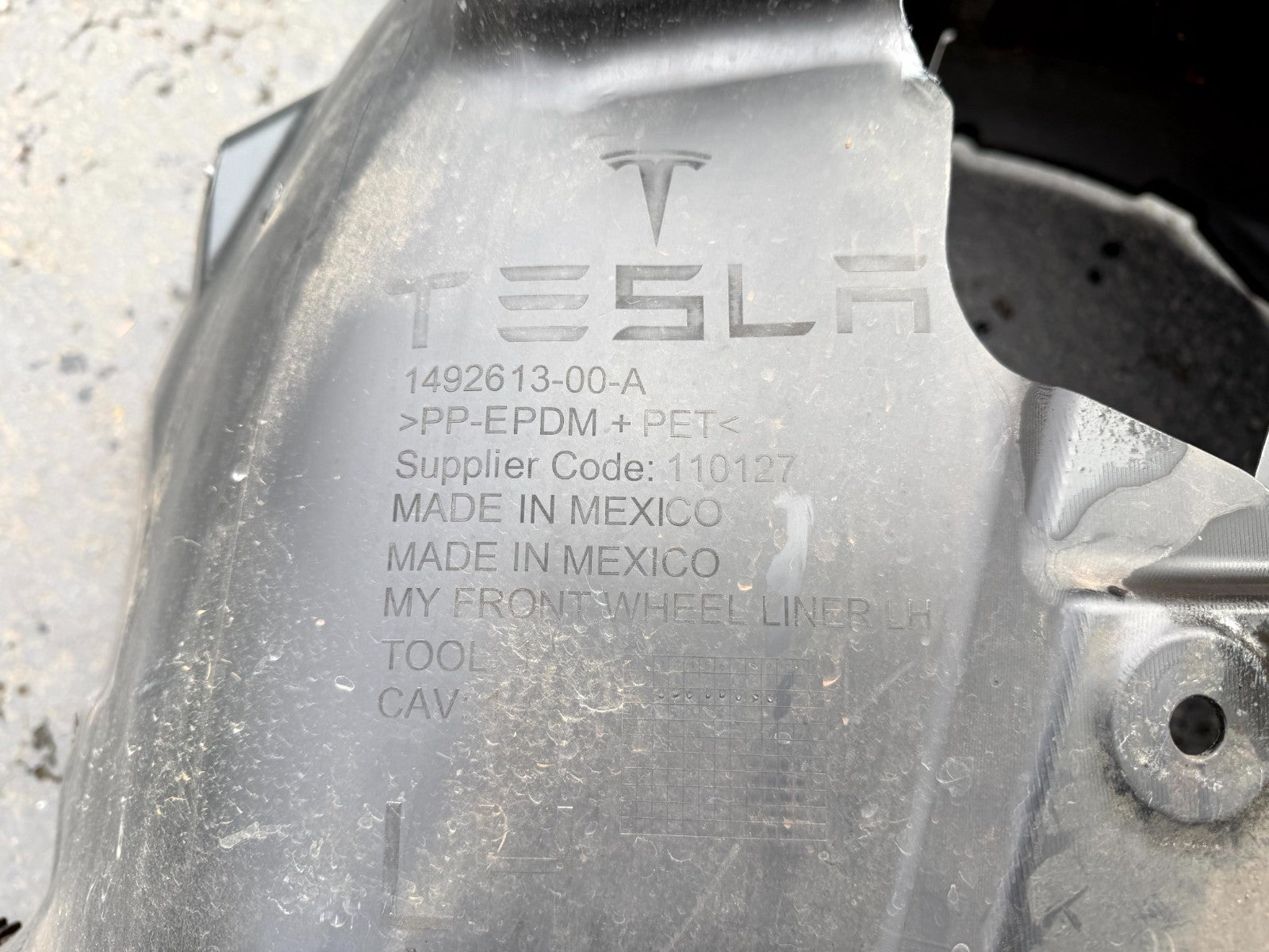 ♦️2020-2024 TESLA MODEL Y FRONT LEFT WHEEL FENDER LINER SHIELD OEM, 1492613-00-A