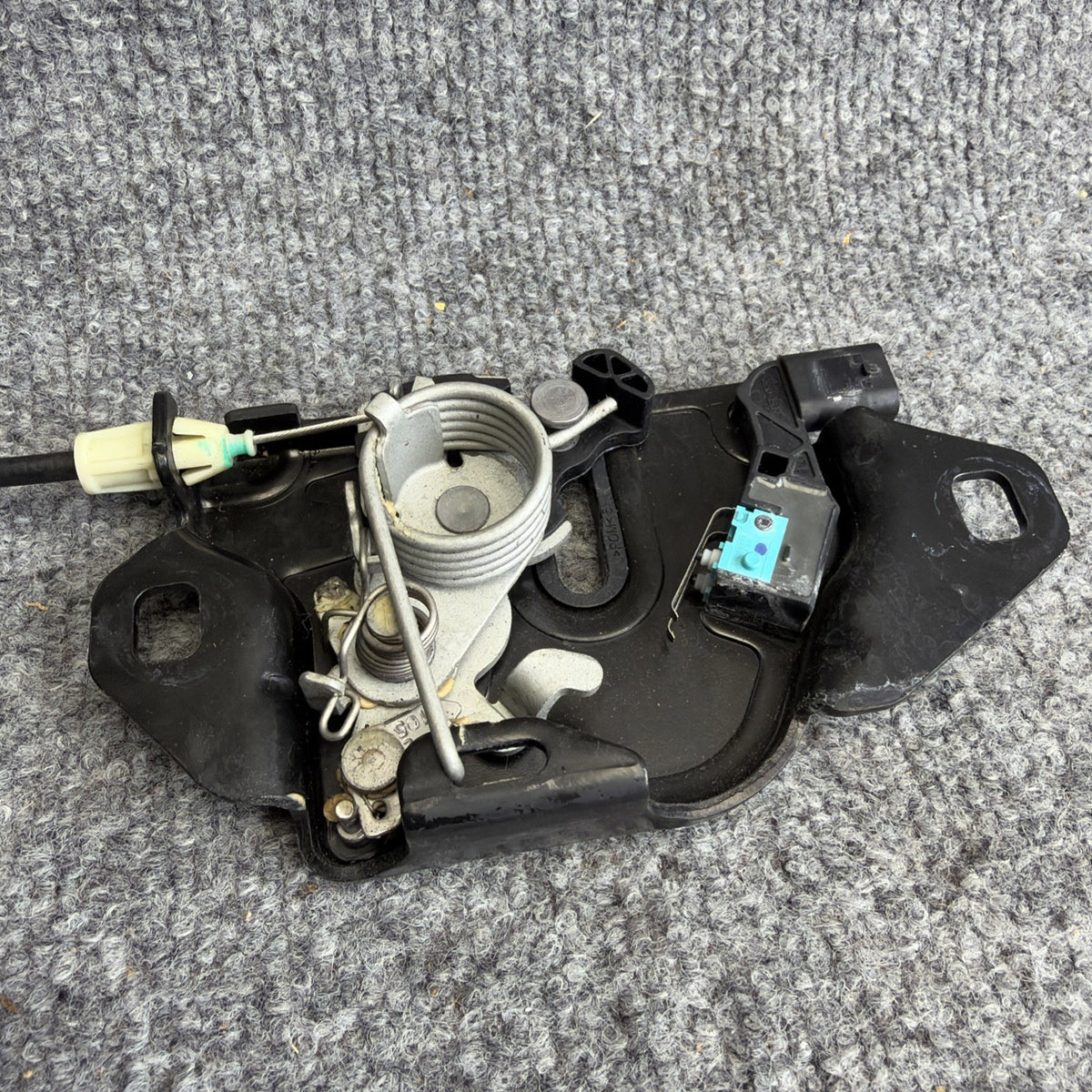 TESLA MODEL Y HOOD LATCH LOCK 2020 2021 2022 2023 2024 1500397-00-E OEM