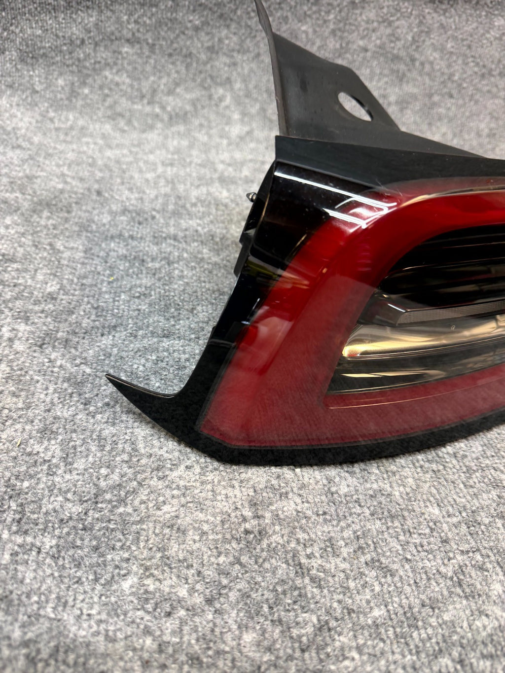2020 - 2024 TESLA MODEL Y REAR LEFT DRIVER SIDE TAILLIGHT OEM, 1502088-00-D
