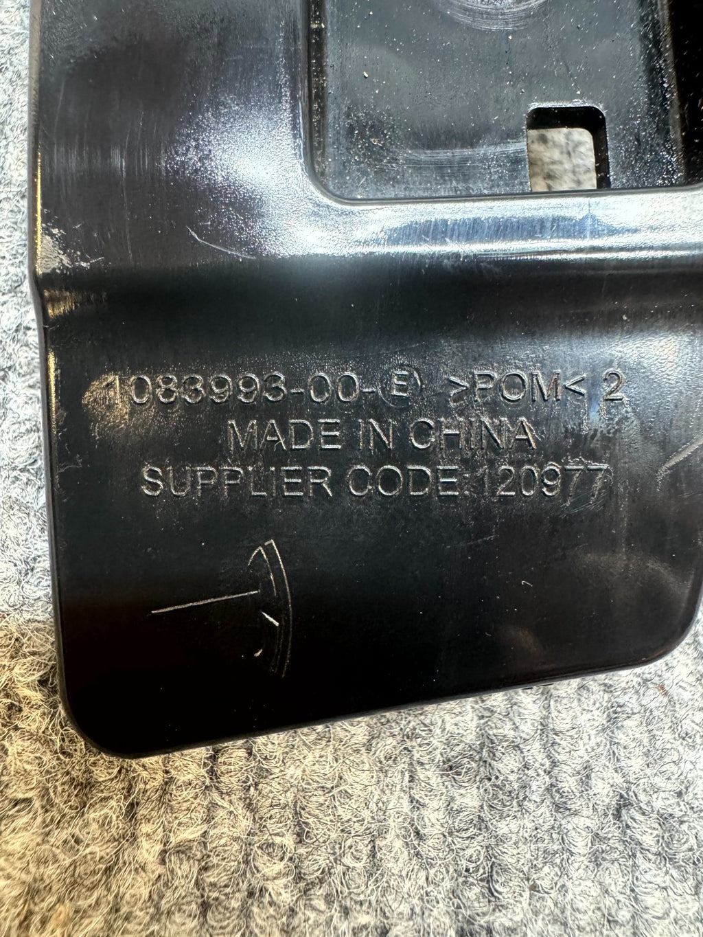 17 - 23 TESLA MODEL 3 REAR RIGHT SIDE TAILLIGHT MOUNT BRACKET OEM, 1083993-00-E