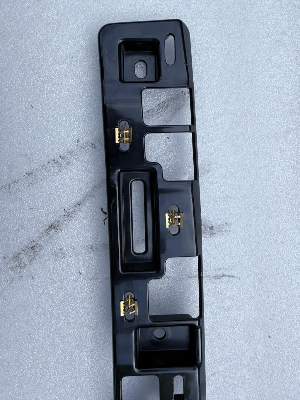 ♦️16-24 TESLA MODEL X REAR RIGHT UPPER DOOR SPINE MOUNT BRACKET OEM, 110882100