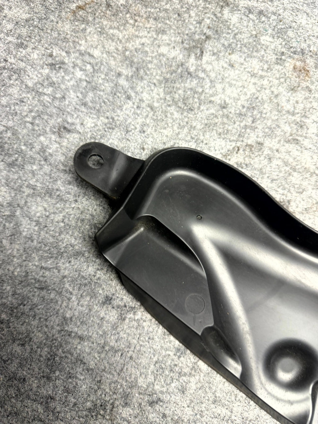 ♦️2017–2023 TESLA MODEL 3 FRONT RIGHT SIDE STRUT SHOCK TOWER CAP OEM, 108169500A