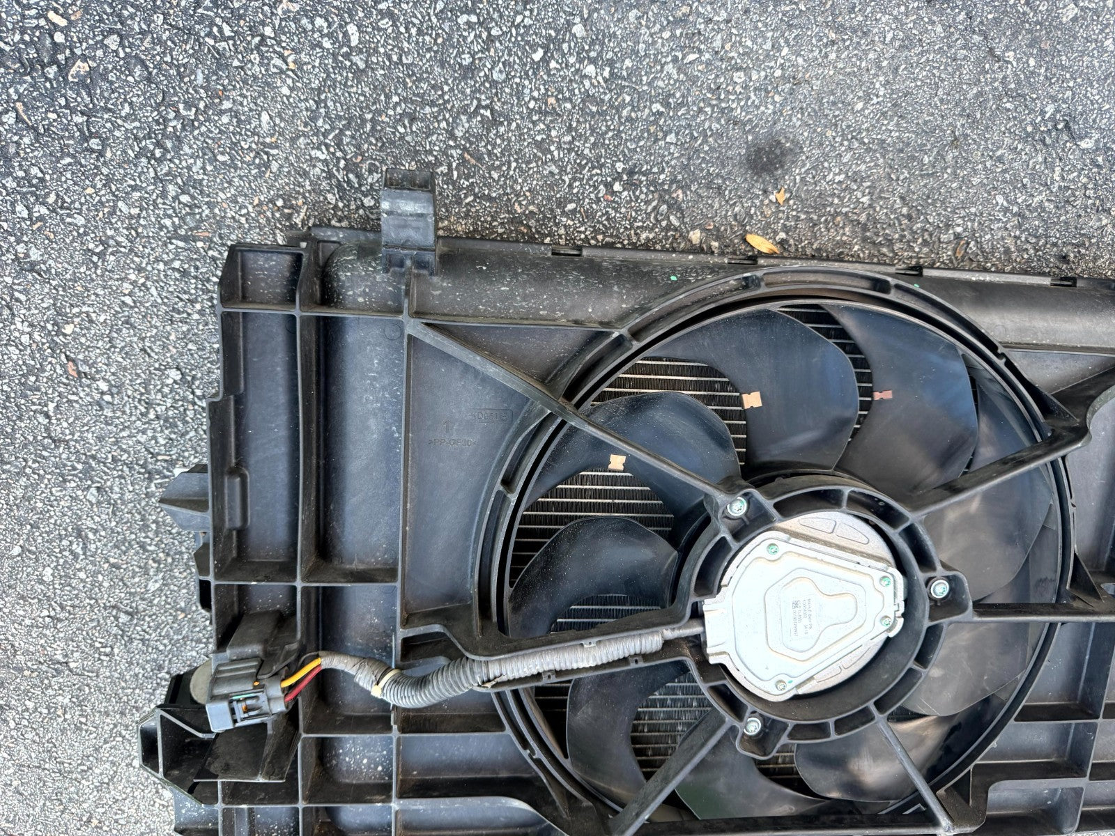 ♦️17–23 TESLA MODEL 3 COOLING RADIATOR W/ FAN SHROUD & GRILLE OEM, 1103545-00-A