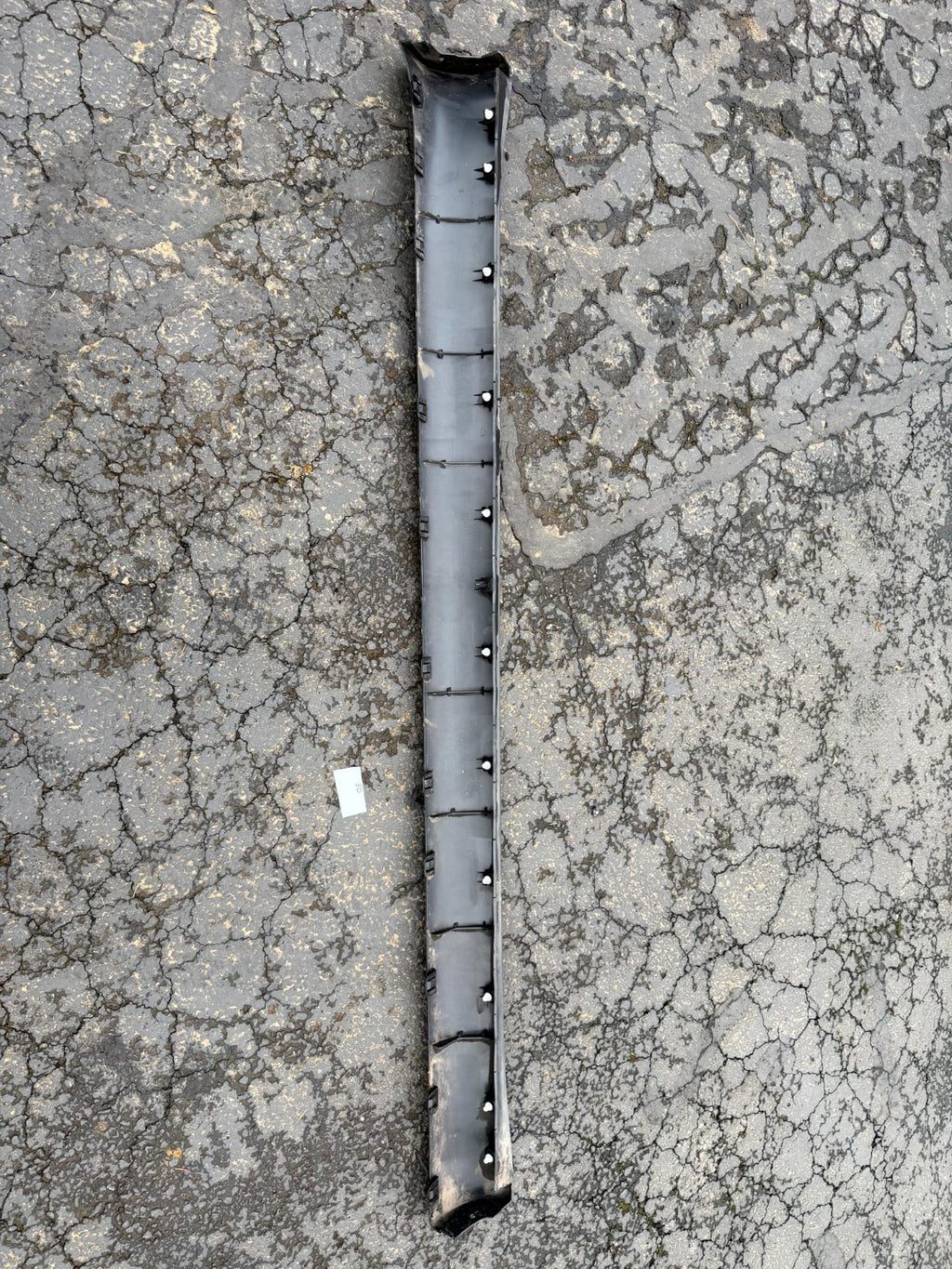 ♦️2020-2024 TESLA MODEL Y LEFT SIDE SKIRT ROCKER COVER MOLDING OEM 1497740-00-B