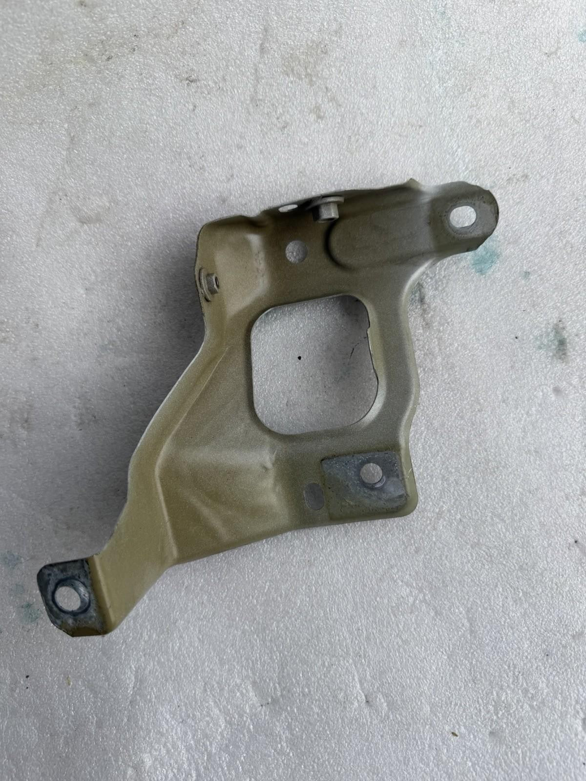 ♦️2017-2023 TESLA MODEL 3 RIGHT UPPER FENDER SUPPORT BRACKET OEM, 1086016-00-D