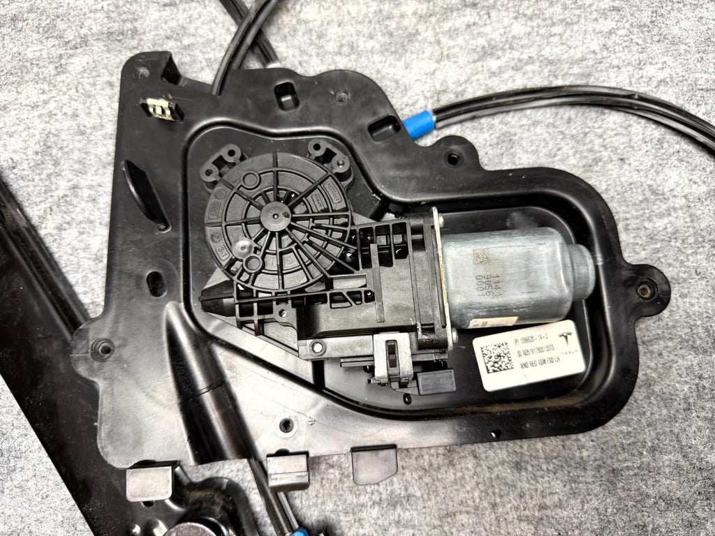 ♦️2017-2023 TESLA MODEL 3 FRONT LEFT WINDOW REGULATOR W/ MOTOR OEM, 1096620-14-J