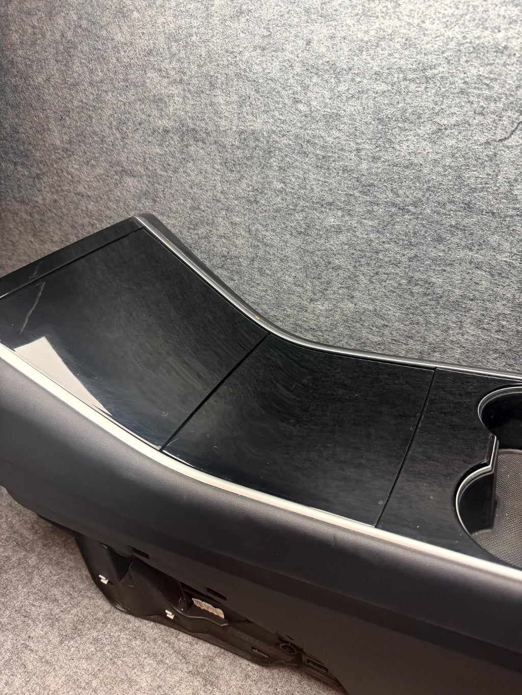 ♦️17-23 TESLA MODEL 3 CENTER CONSOLE ARMREST STORAGE COMPLETE OME, 1137427-00-E