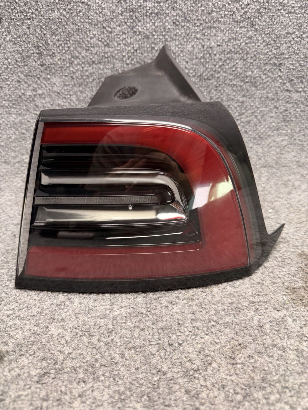 21-25 Tesla Model 3 Y Rear Right Passenger Outer LED Tail Light Lamp 4 Pin OEM