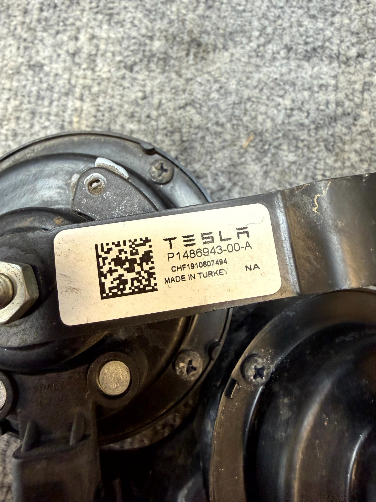 2020-2024 TESLA MODEL Y HIGH + LOW PITCH TONE HORN W/ BRACKET OEM, 1486943-00-A