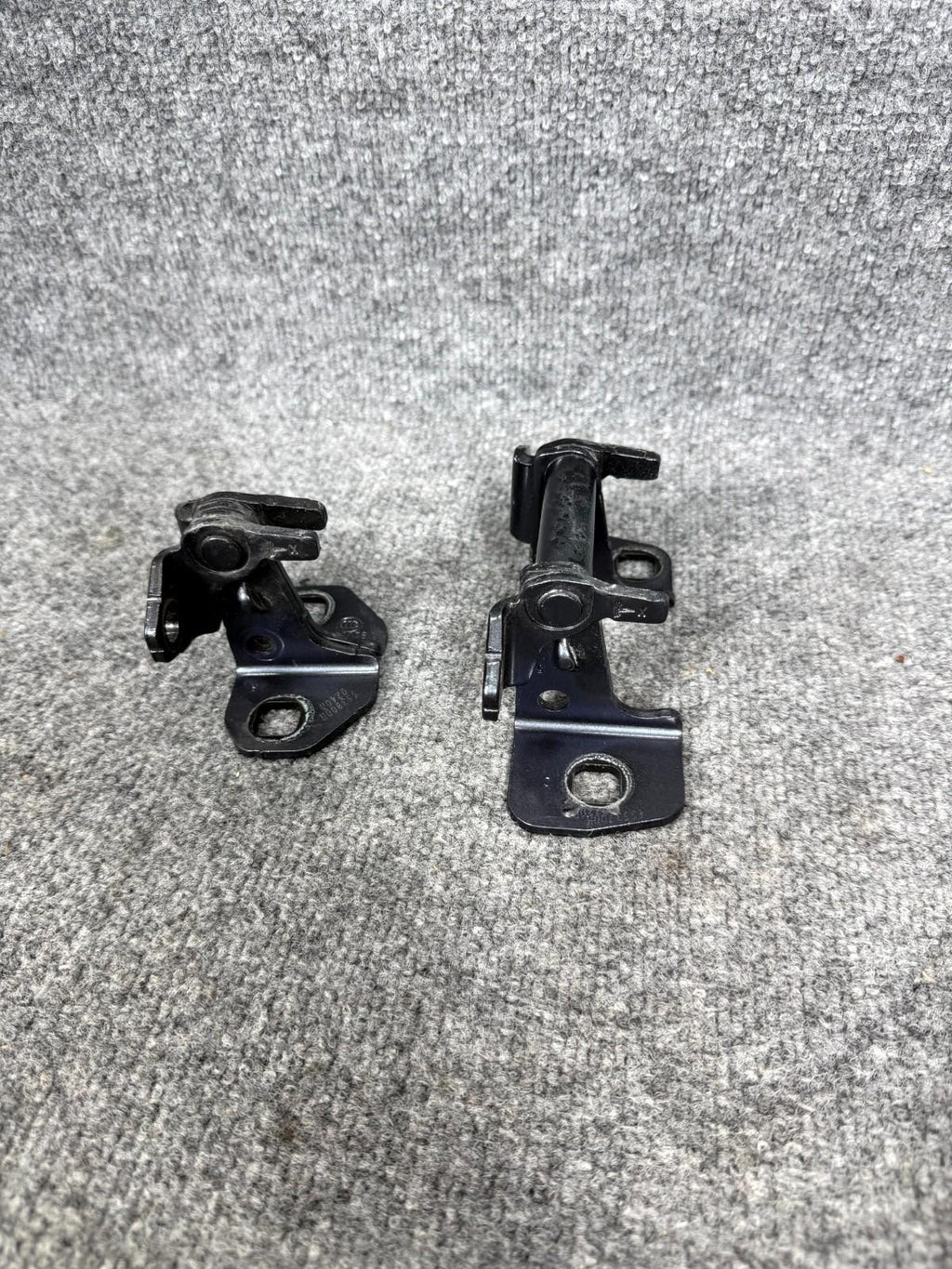 2016-2020 Tesla Model S Front Right Passenger Side Door Hinge OEM, 6009549-00-E