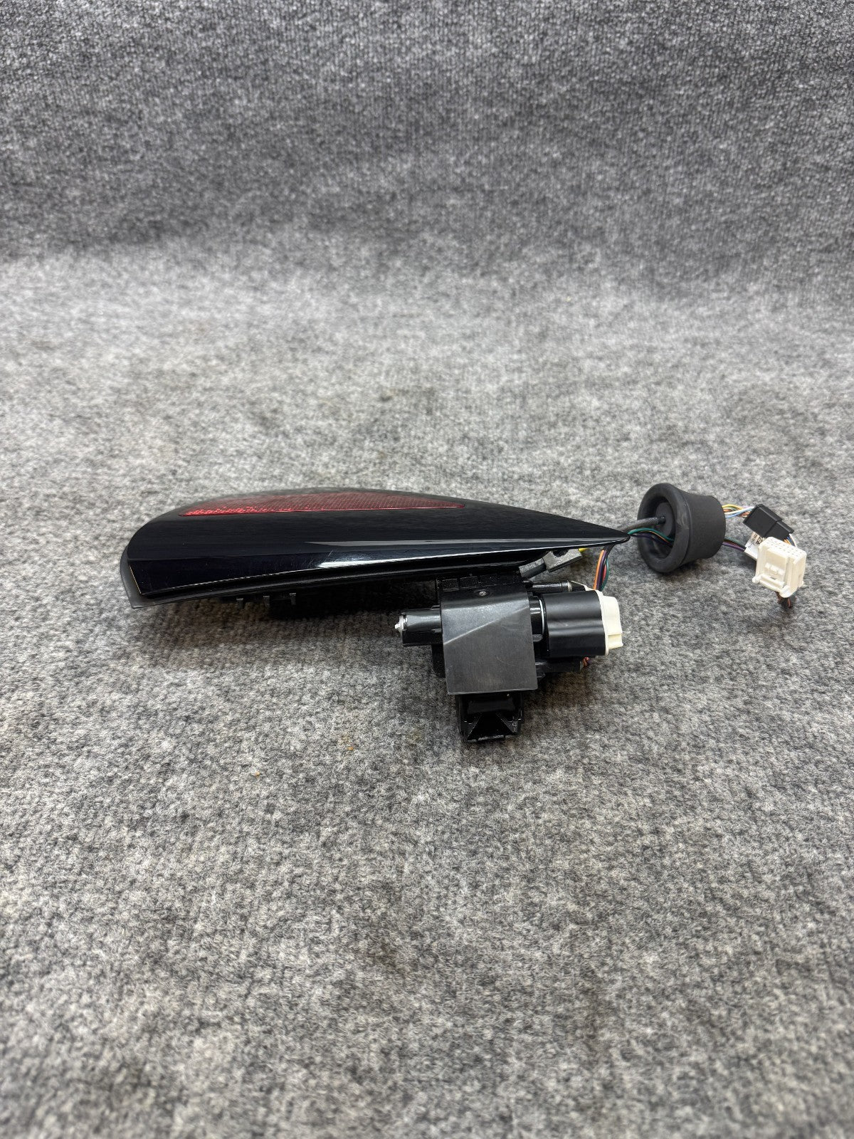 2020 - 2024 TESLA MODEL Y REAR LEFT CHARGE PORT REFLECTOR LIGHT OEM 1566302-10-G
