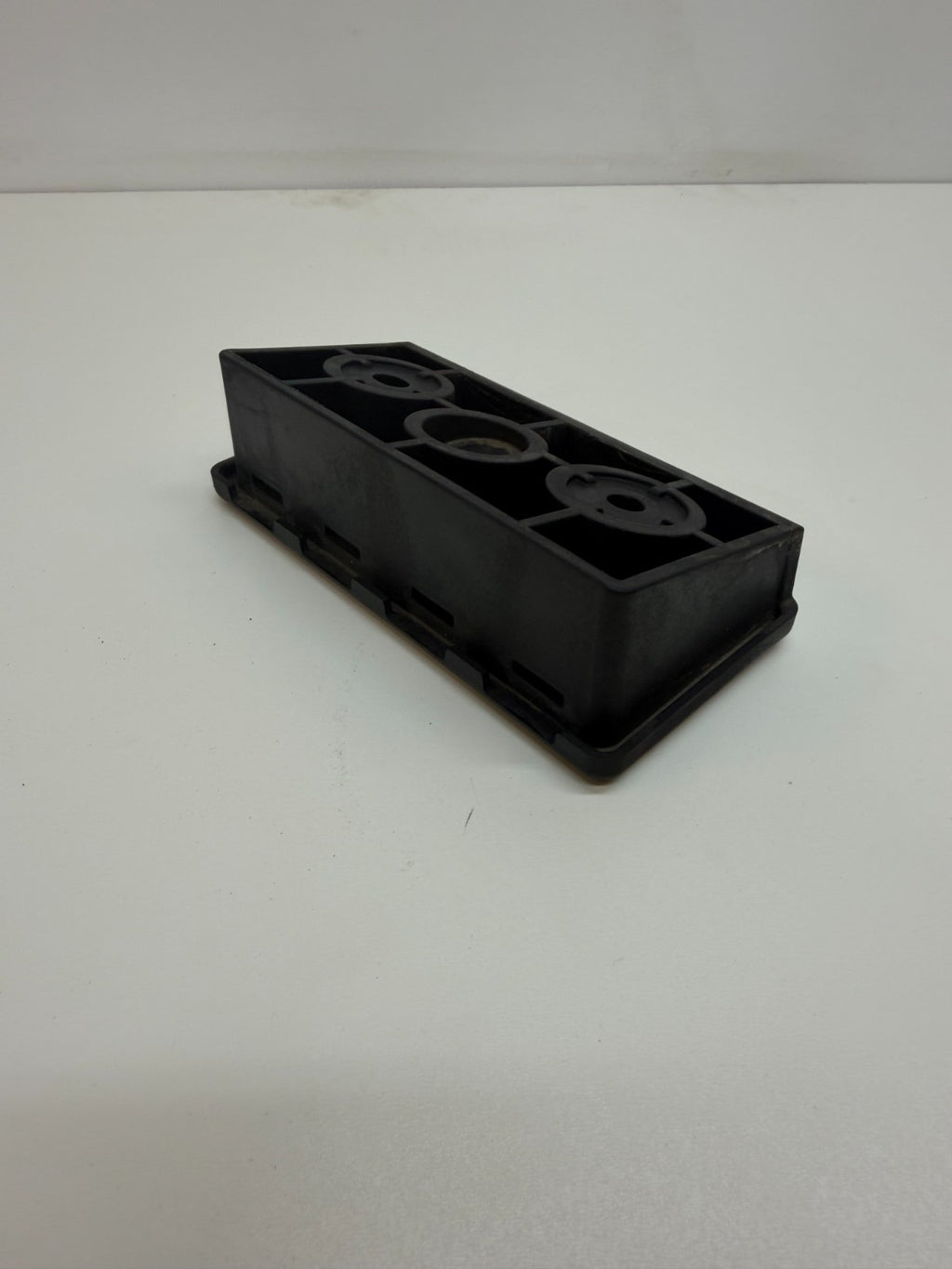 2012 - 20 TESLA MODEL S ROCKER PANEL JACK PAD POINT LIFTING BRACKET 1009124-00-C