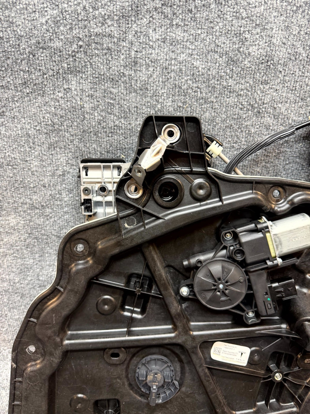 2020-2024 TESLA MODEL Y REAR RIGHT DOOR WINDOW REGULATOR & MOTOR OEM, 149551301J